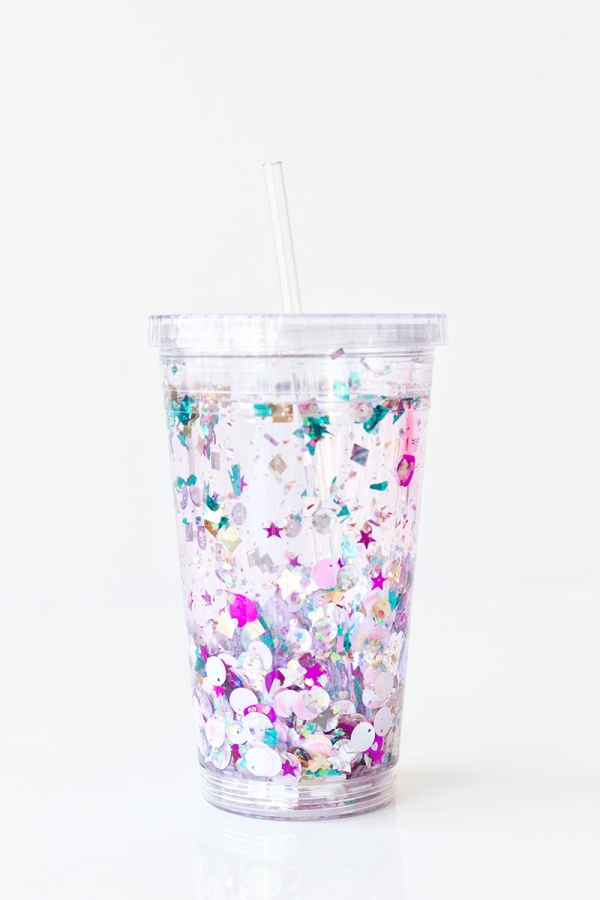 Image of a clear tumbler with glitter inside the insulated part