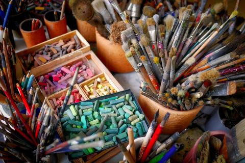 art supplies/brushes
