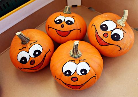 faces painted on pumkins pixabay