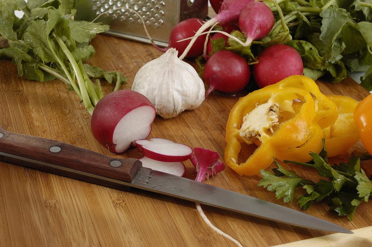 table of fresh veggies pixabay